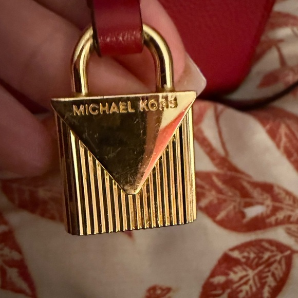 Michael Kors Mercer Leather Tote & wallet - Picture 5 of 16